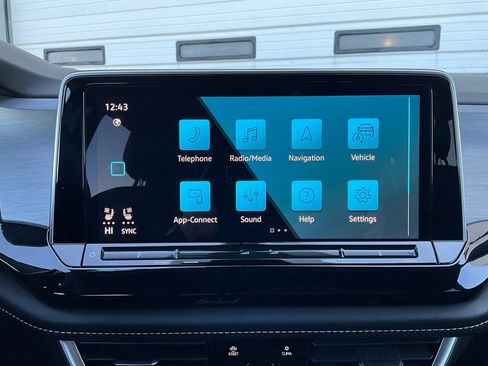 Used 2025 Volkswagen Atlas Cross Sport SE image 27