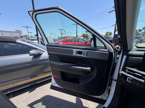 Used 2025 Hyundai Santa Fe SEL AWD/4WD image 18