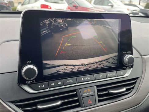 Used 2024 Nissan Altima 2.5 SV image 24