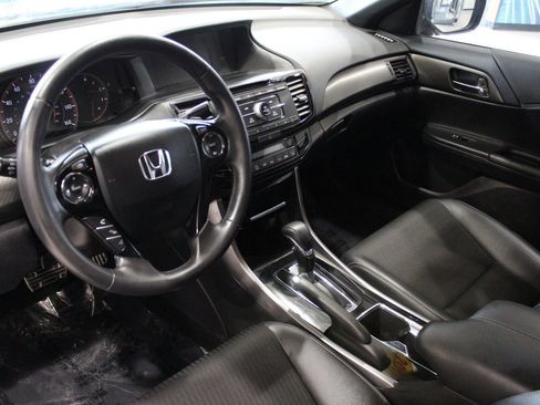Used 2017 Honda Accord Sport image 13