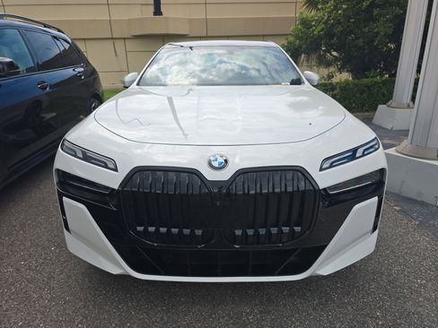 Used 2023 BMW 740i w/ Parking Assistance Package RWD image 3