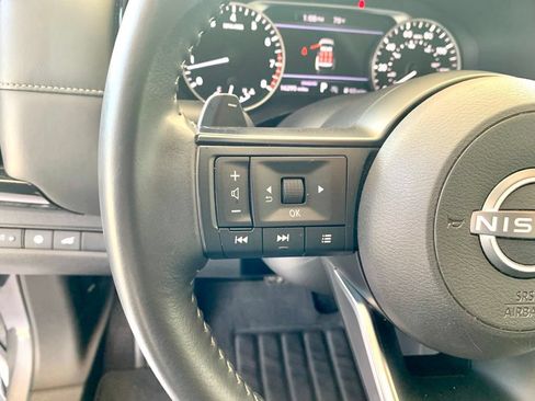 Used 2025 Nissan Pathfinder SV FWD image 30