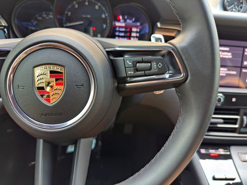Used 2025 Porsche Macan AWD/4WD image 23