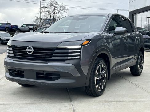 Used 2025 Nissan Kicks SV w/ Charging Package image 3