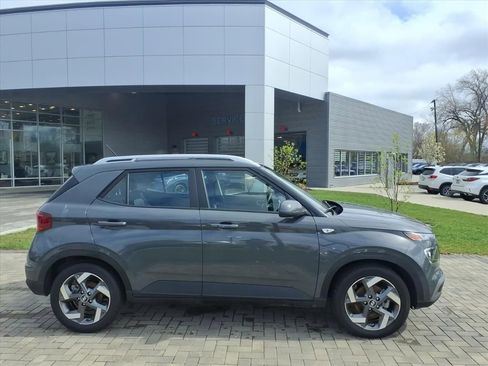 Used 2025 Hyundai Venue SEL FWD image 8