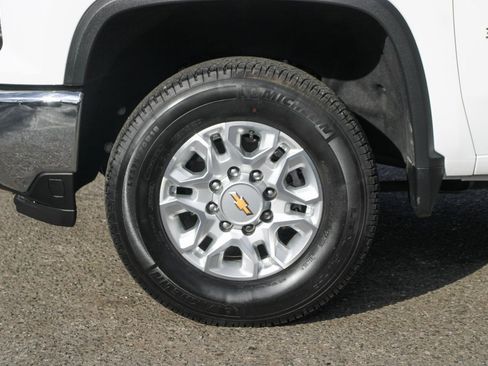 Used 2024 Chevrolet Silverado 3500 LT w/ Convenience Package image 31