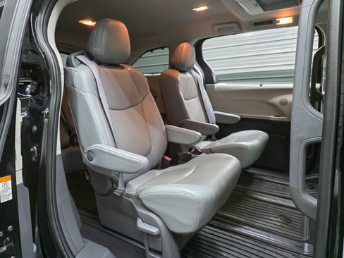 Used 2021 Toyota Sienna Limited AWD/4WD image 18