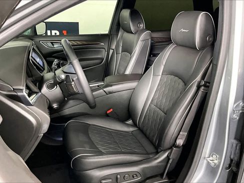 Used 2023 Buick Enclave Avenir image 8