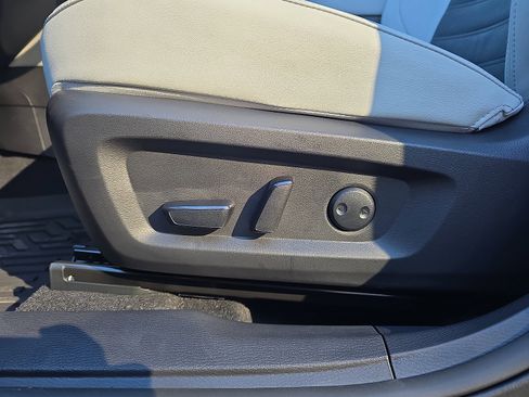 New 2025 Mitsubishi Outlander SE image 13