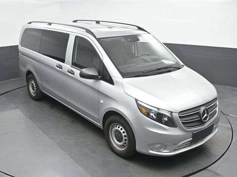 Used 2023 Mercedes-Benz Metris Passenger image 37