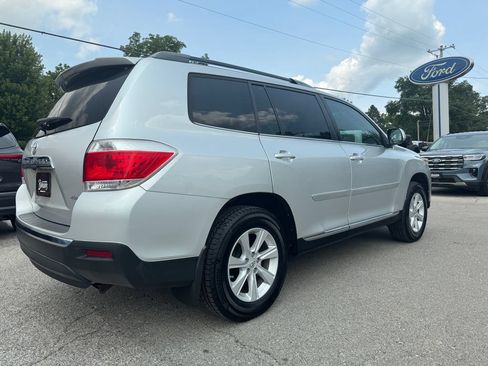 Used 2012 Toyota Highlander SE w/ Tow Pkg AWD/4WD image 5
