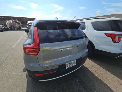 Used 2025 Volvo XC40 B5 Plus AWD/4WD image 10