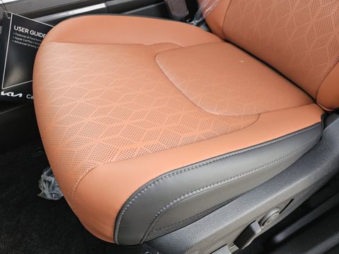 New 2026 Kia Carnival EX image 9