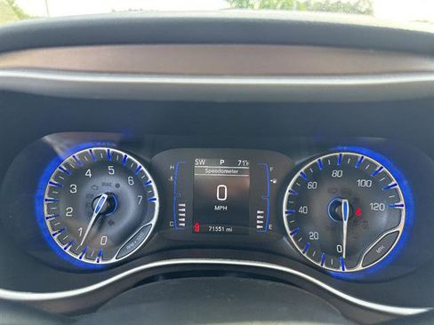 Used 2023 Chrysler Voyager LX image 10