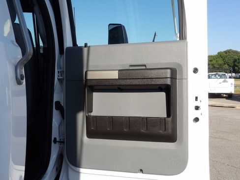 Used 2023 Ford F750 2WD Crew Cab Super Duty image 47