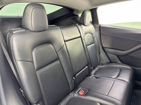 Used 2020 Tesla Model Y Long Range image 39