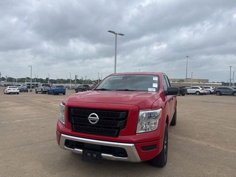 Used 2022 Nissan Titan SV image 6