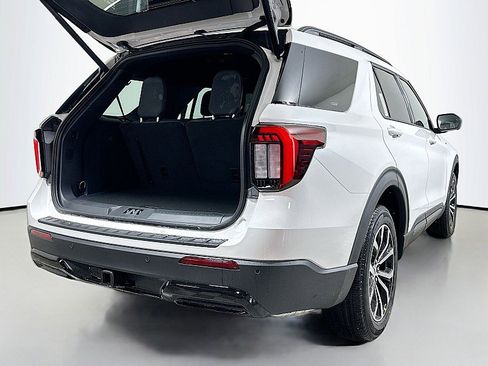 New 2026 Ford Explorer ST-Line image 23