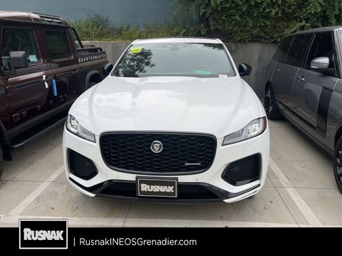 Used 2024 Jaguar F-PACE R-Dynamic S image 1