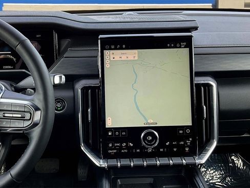 Used 2025 GMC Acadia Elevation image 9