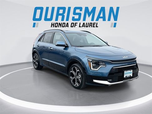 Used 2024 Kia Niro SX Touring image 2
