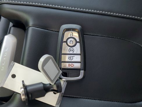 Certified 2025 Ford Expedition Platinum image 31