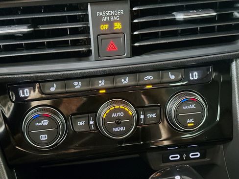 Used 2023 Volkswagen Jetta SE FWD image 22