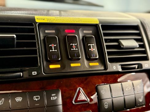 Used 2010 Mercedes-Benz G 550 image 39