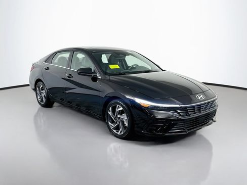 Used 2025 Hyundai Elantra SEL w/ Cargo Package FWD image 10