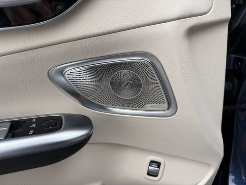 Used 2025 Mercedes-Benz C 300 4MATIC Sedan image 27