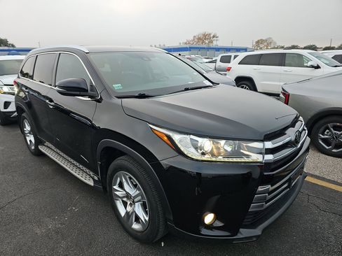 Used 2017 Toyota Highlander Limited image 3