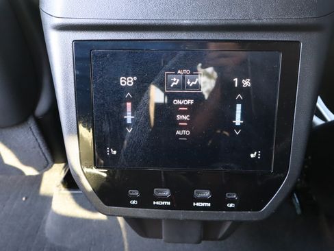 Used 2025 GMC Yukon Denali Ultimate AWD/4WD image 15