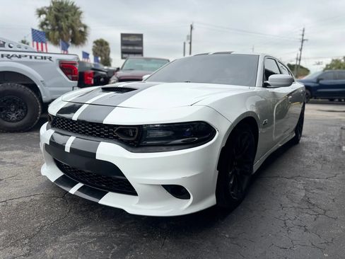 Used 2019 Dodge Charger Scat Pack RWD image 7