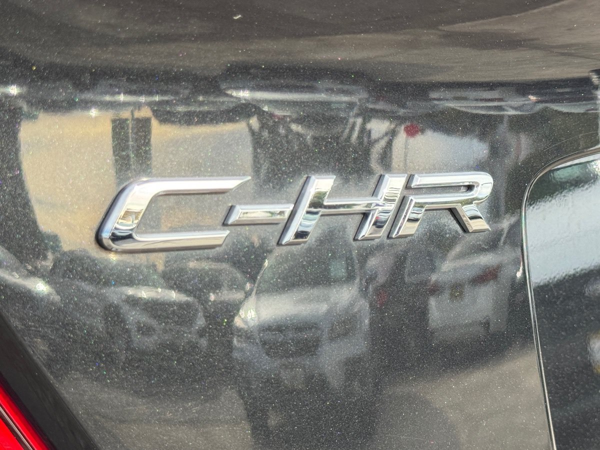 Used 2020 Toyota C-HR XLE FWD image 11