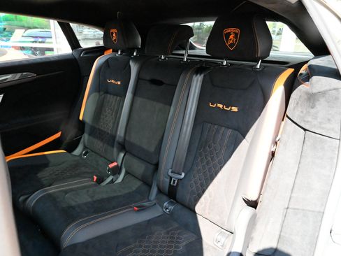 Used 2024 Lamborghini Urus Performante AWD/4WD image 36
