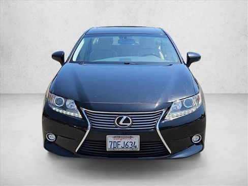 Used 2014 Lexus ES 350 w/ Luxury Package FWD image 2