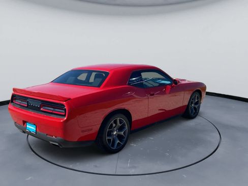 Used 2016 Dodge Challenger SXT RWD image 5