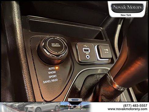 Used 2022 Jeep Cherokee Limited image 21