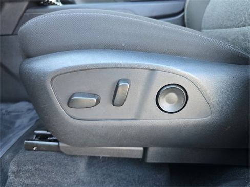 Used 2025 GMC Acadia Elevation image 18