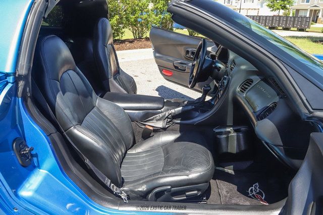 Used 1998 Chevrolet Corvette Coupe w/ Roof Pkg RWD image 52