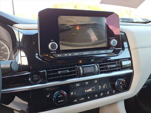 Certified 2025 Nissan Pathfinder SV image 11