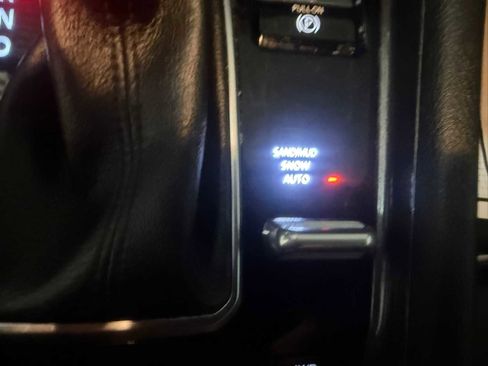 Used 2023 Jeep Compass Latitude image 34