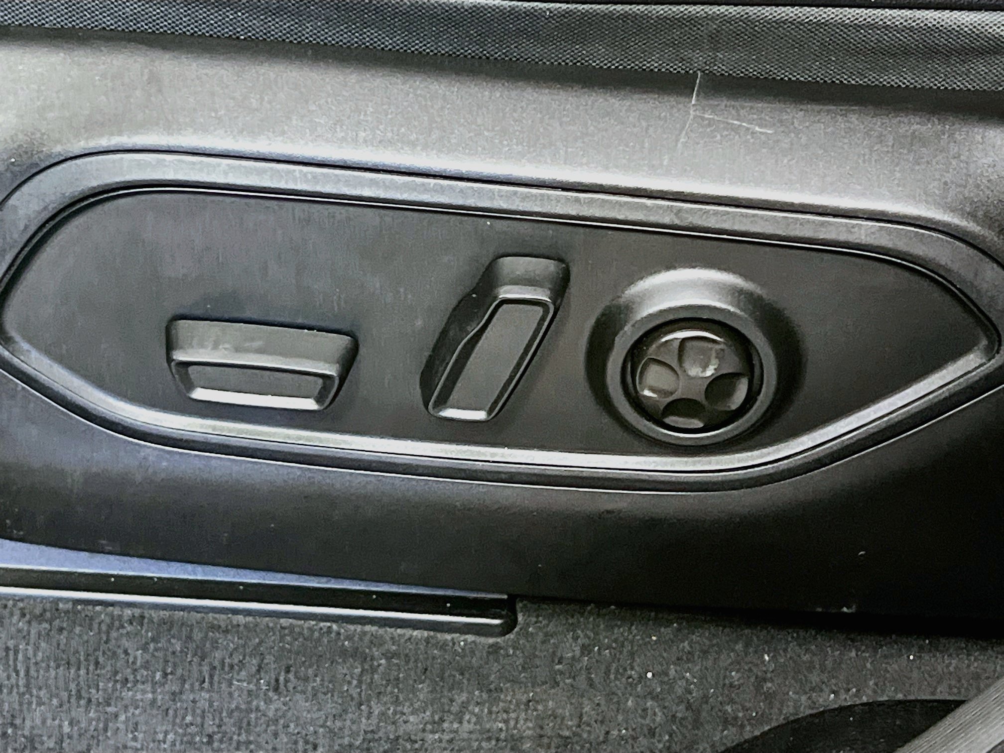 Used 2022 Jeep Grand Cherokee L Limited RWD image 15