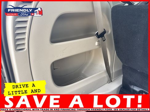 Used 2023 Chrysler Voyager LX image 17