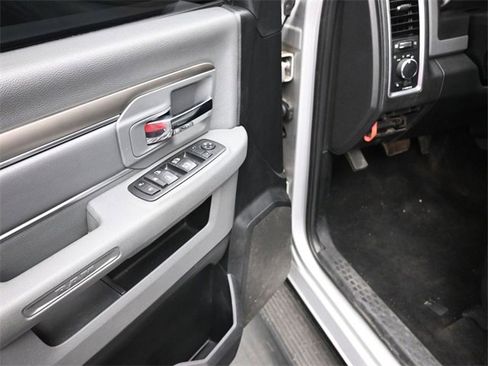 Used 2017 RAM 1500 Classic SLT image 14