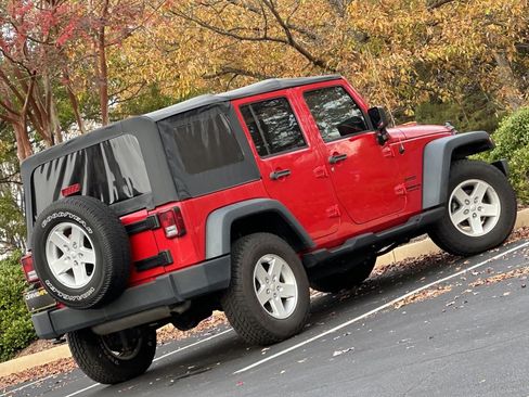 Used 2013 Jeep Wrangler Unlimited Sport image 9
