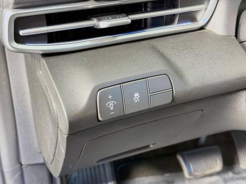 Used 2025 Hyundai Elantra SEL FWD image 40