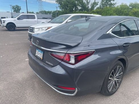 Used 2024 Lexus ES 300h w/ Premium Package FWD image 11