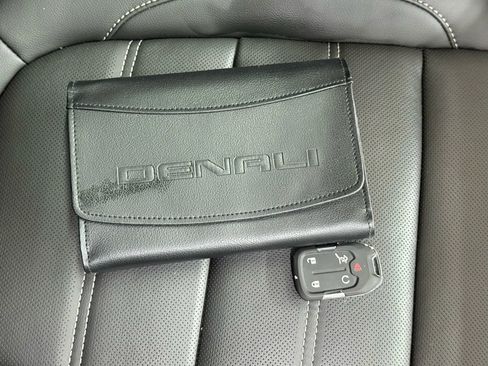 Used 2023 GMC Acadia Denali w/ Denali Ultimate Package image 3