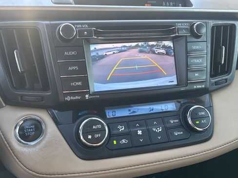 Used 2018 Toyota RAV4 XLE FWD image 17